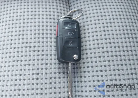 2005 Volkswagen Golf Gls z USA, uszkodzony, nr VIN 9BWGL61JX54010069